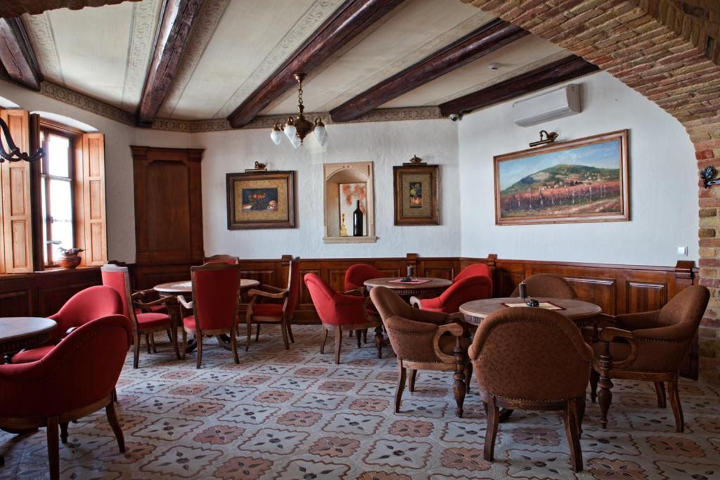 Halasi Pince Panzió Villány Exterior foto